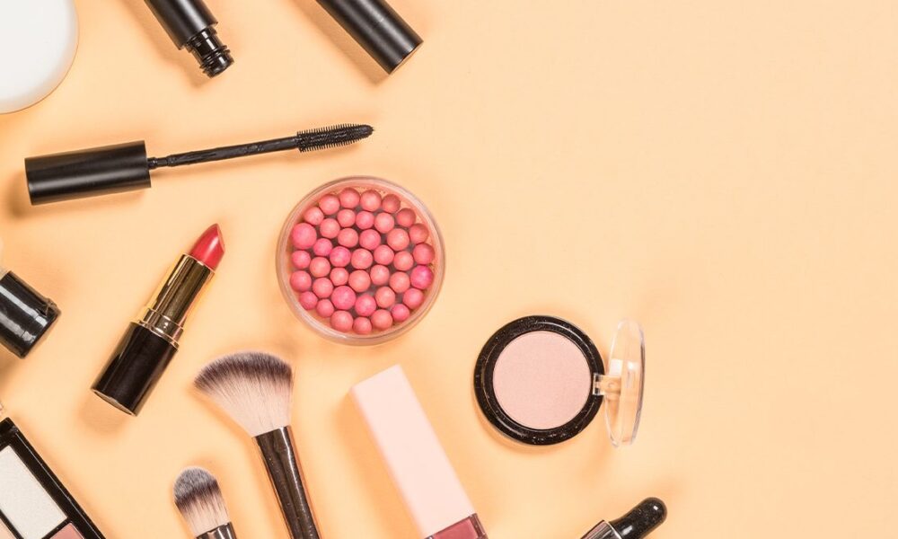 The Many Benefits Of Purchasing Cosmetics And Other Beauty Goods Online